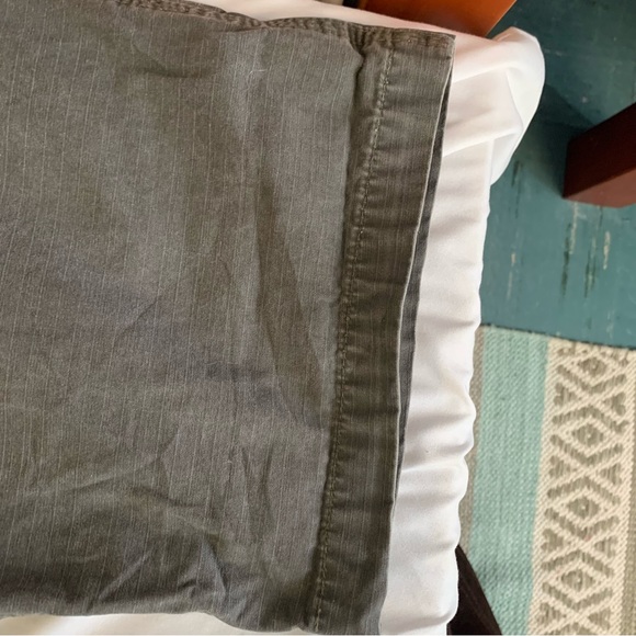 Carhartt cargo in great used condition - Picture 7 of 8